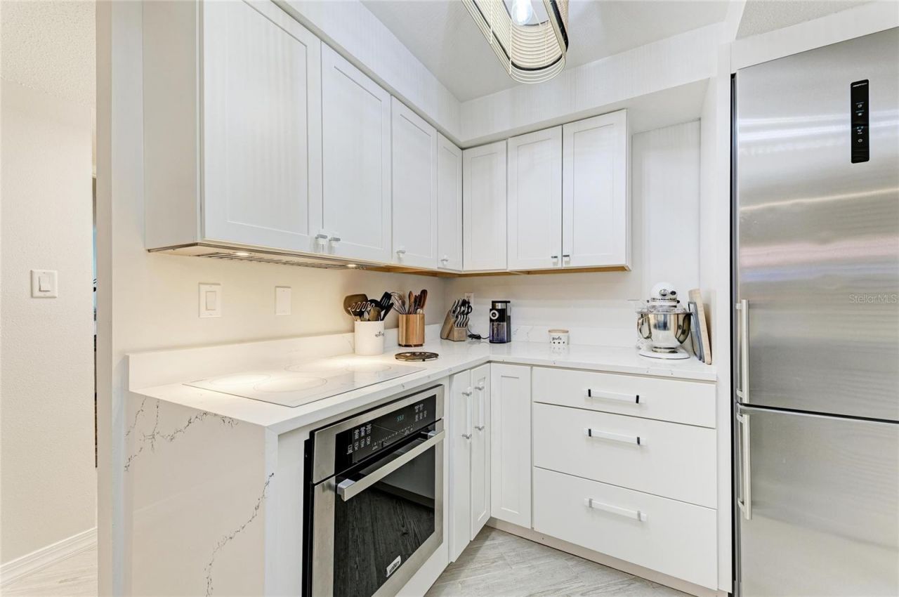 2121 Wood Street, Unit 113, Sarasota, FL 34237 Photo
