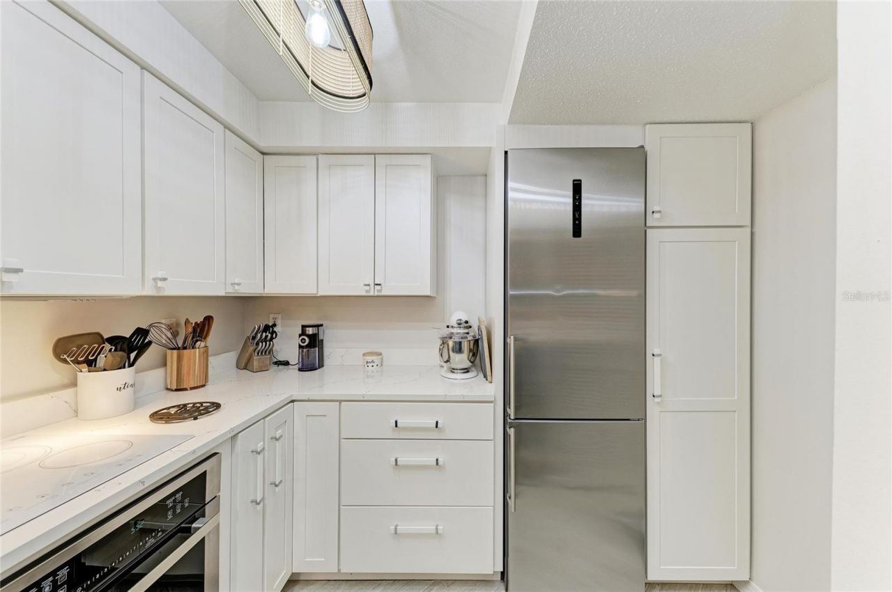 2121 Wood Street, Unit 113, Sarasota, FL 34237 Photo