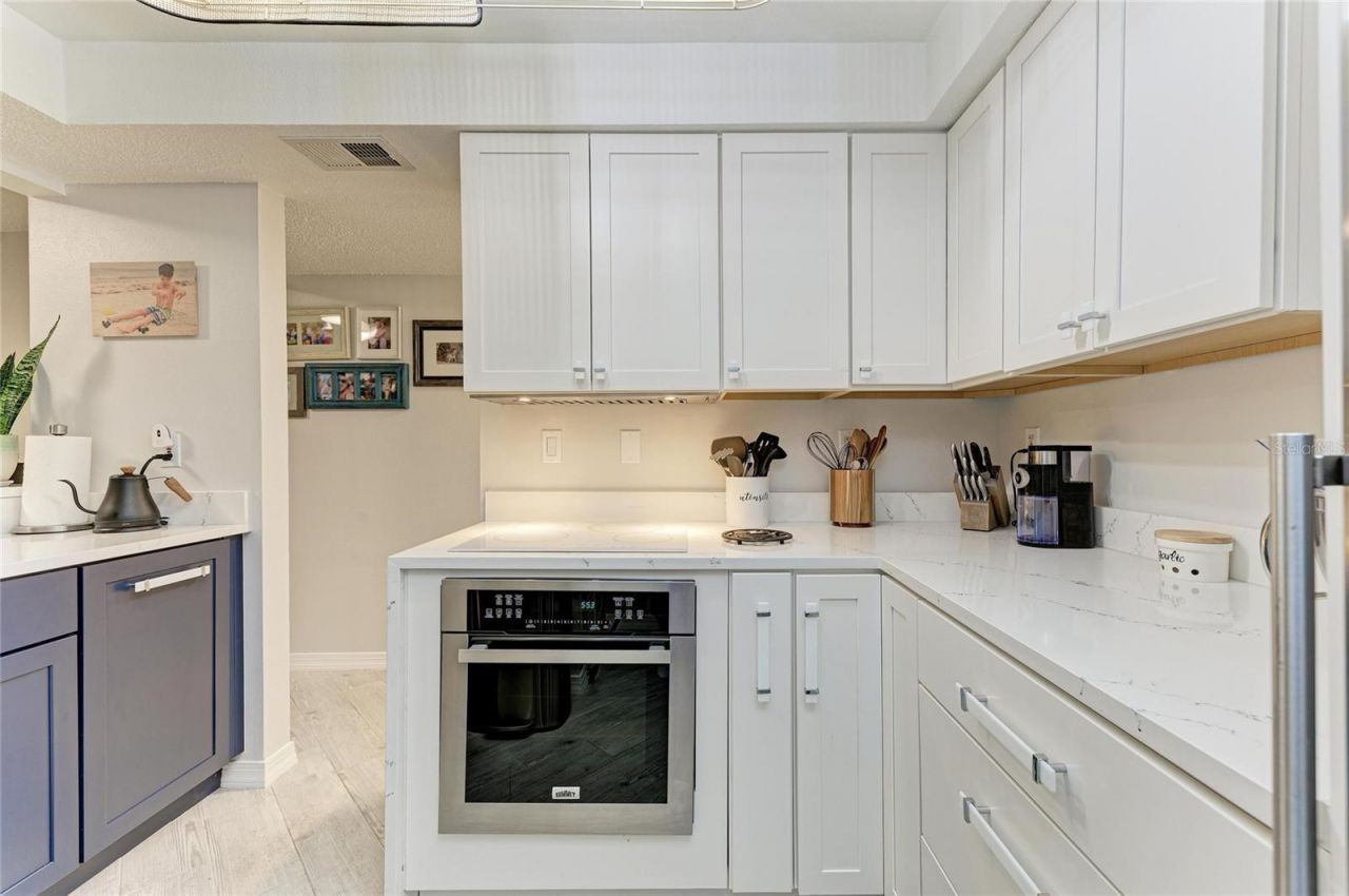 2121 Wood Street, Unit 113, Sarasota, FL 34237 Photo