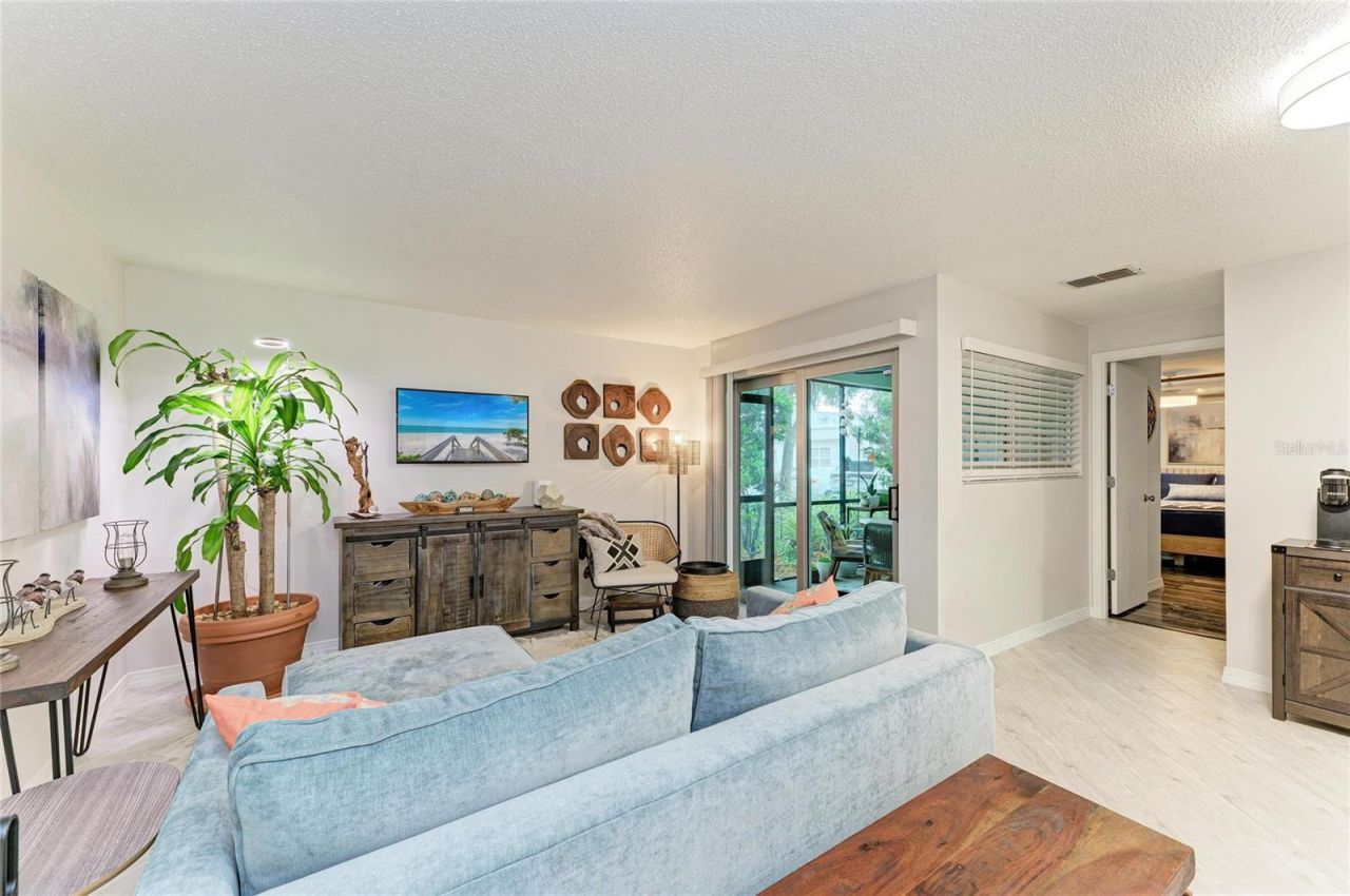 2121 Wood Street, Unit 113, Sarasota, FL 34237 Photo