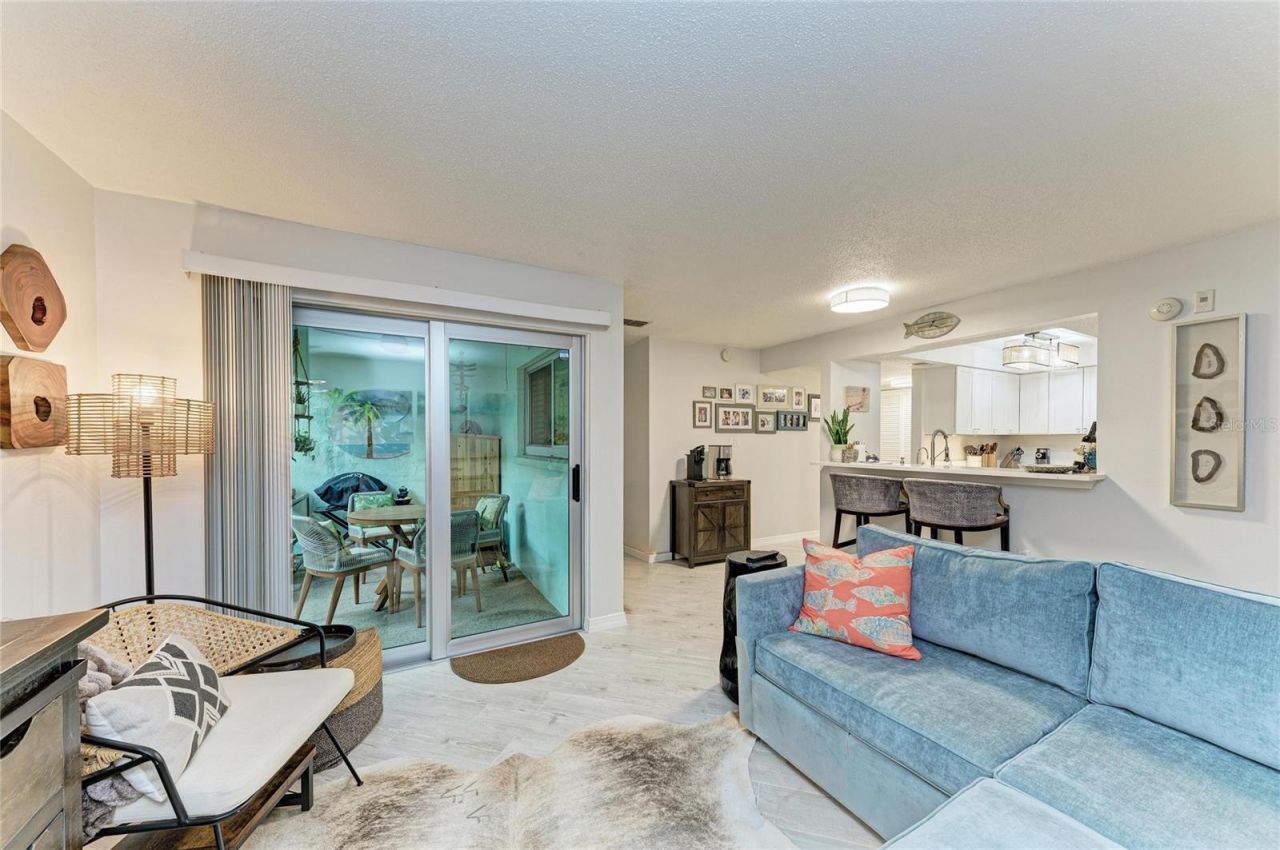 2121 Wood Street, Unit 113, Sarasota, FL 34237 Photo