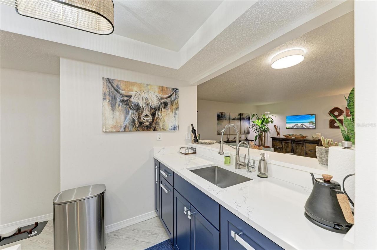 2121 Wood Street, Unit 113, Sarasota, FL 34237 Photo