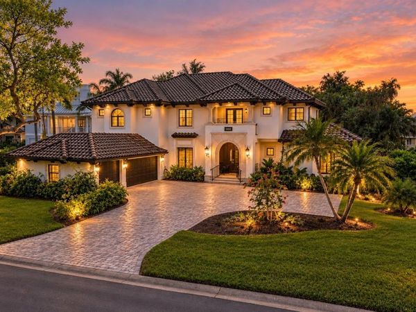 1100 TORTUGA CIRCLE NE, ST PETERSBURG, FL 33702