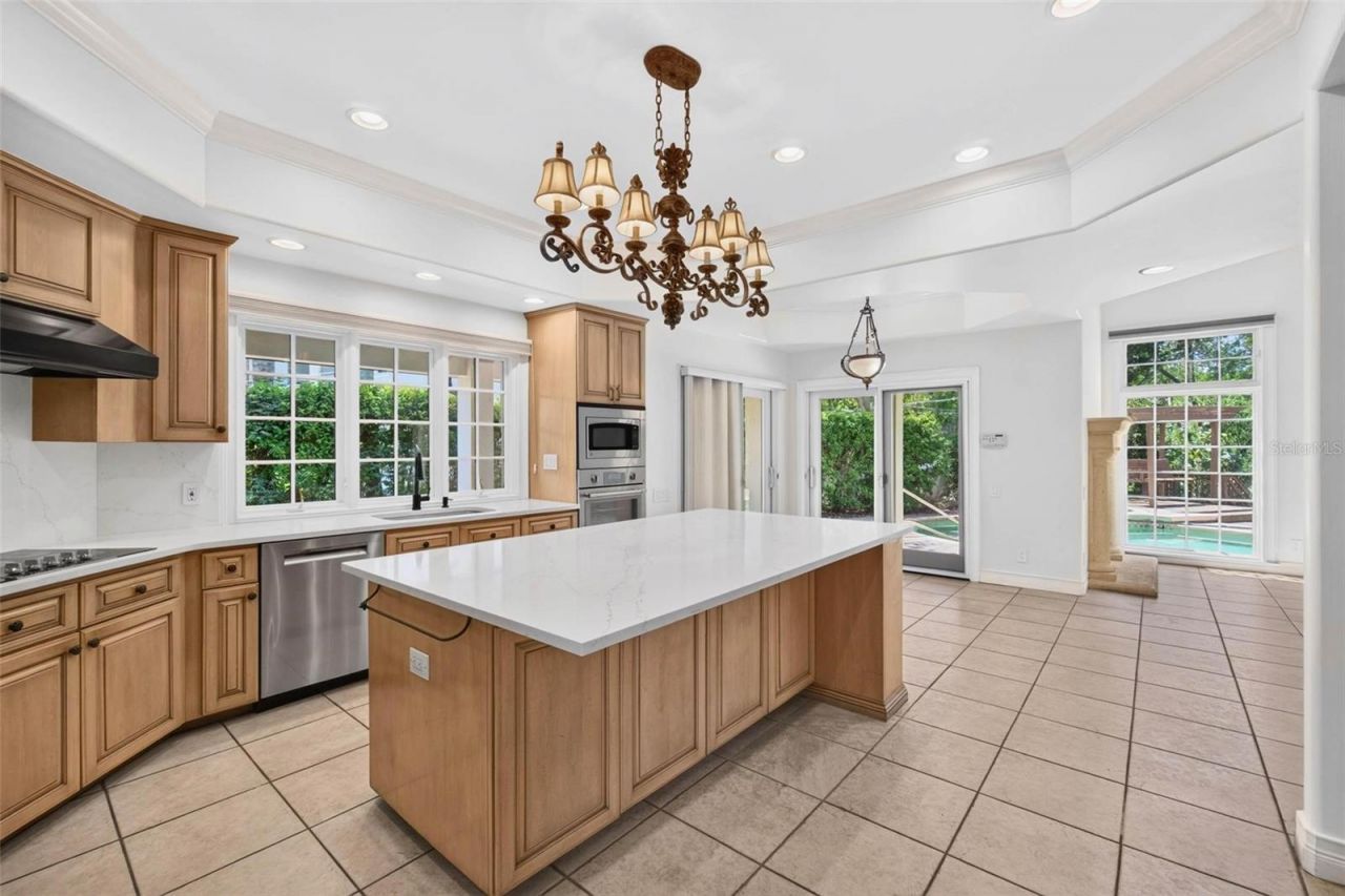 1100 Tortuga Circle Ne, Saint Petersburg, FL 33702 Photo