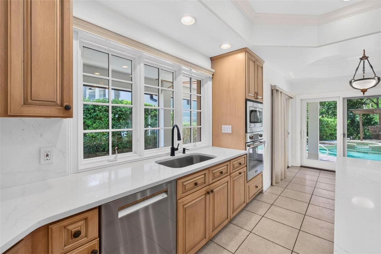 1100 Tortuga Circle Ne, Saint Petersburg, FL 33702 Photo