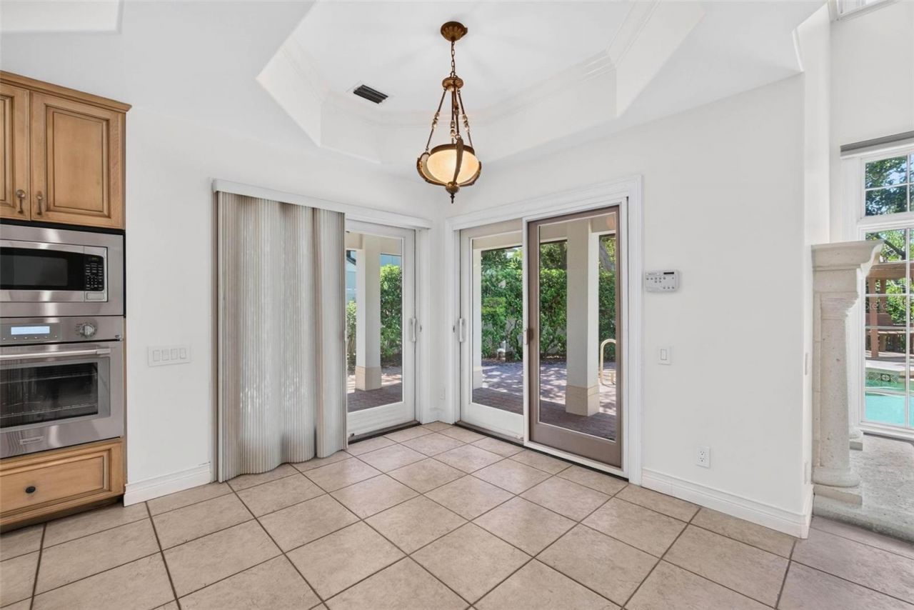 1100 Tortuga Circle Ne, Saint Petersburg, FL 33702 Photo