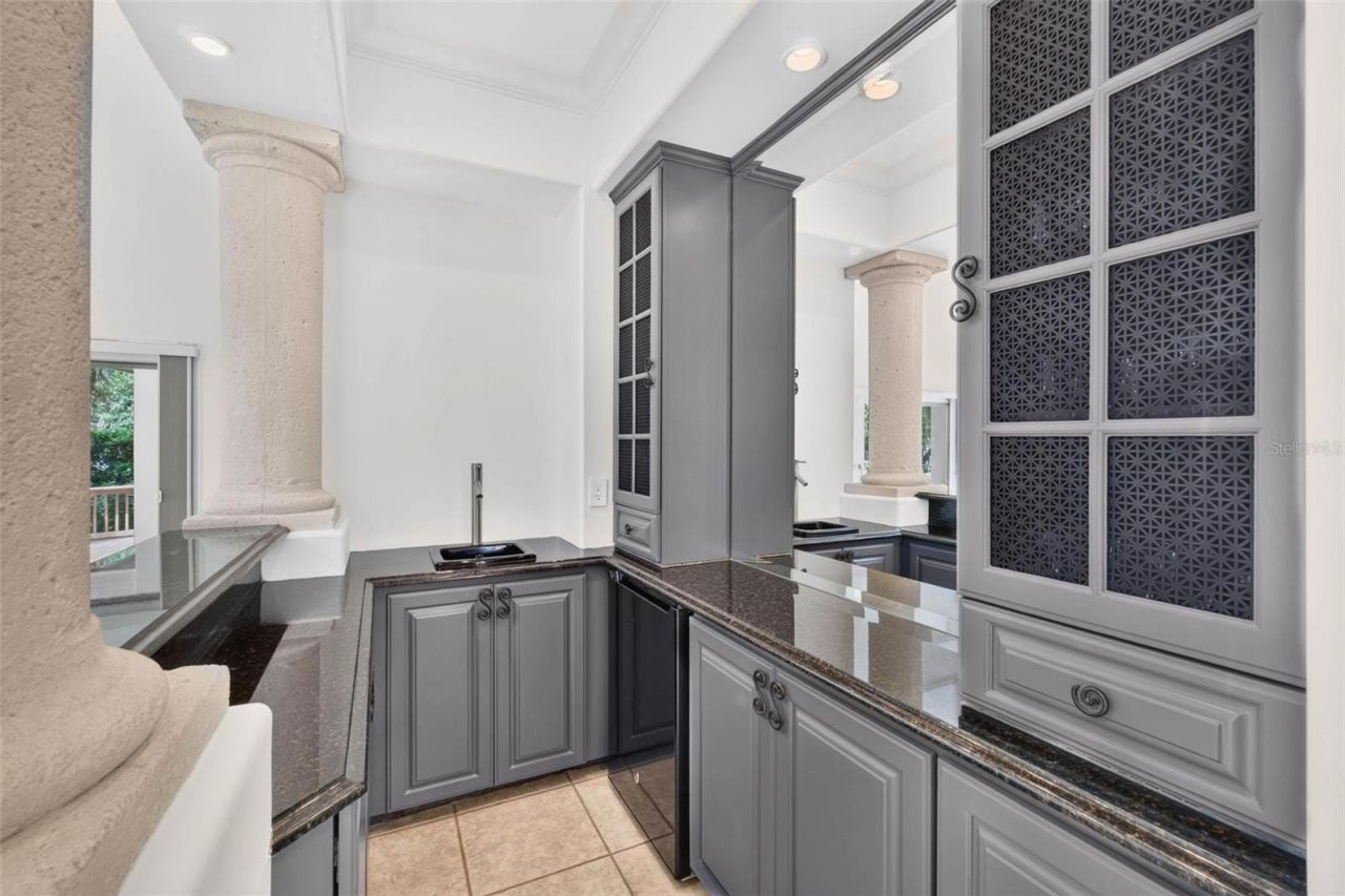 1100 Tortuga Circle Ne, Saint Petersburg, FL 33702 Photo