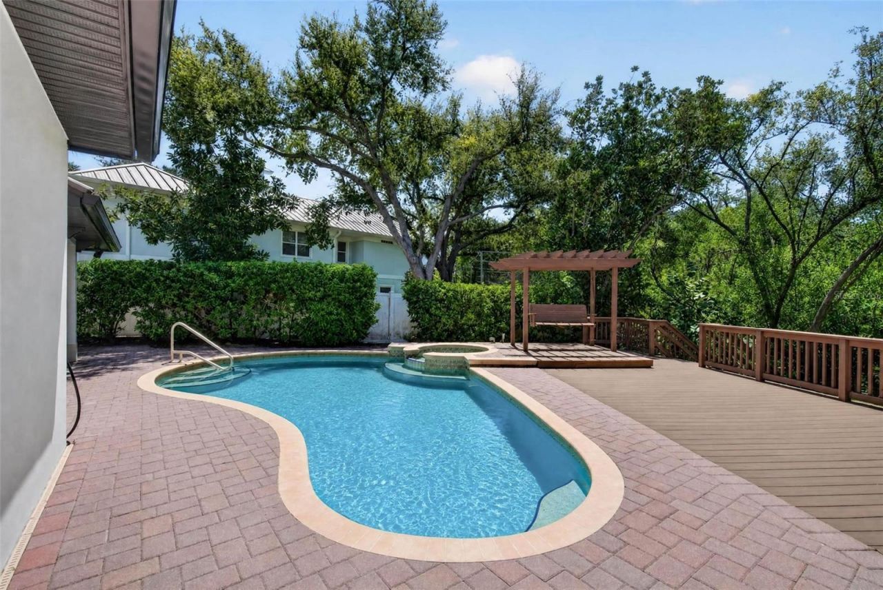 1100 Tortuga Circle Ne, Saint Petersburg, FL 33702 Photo