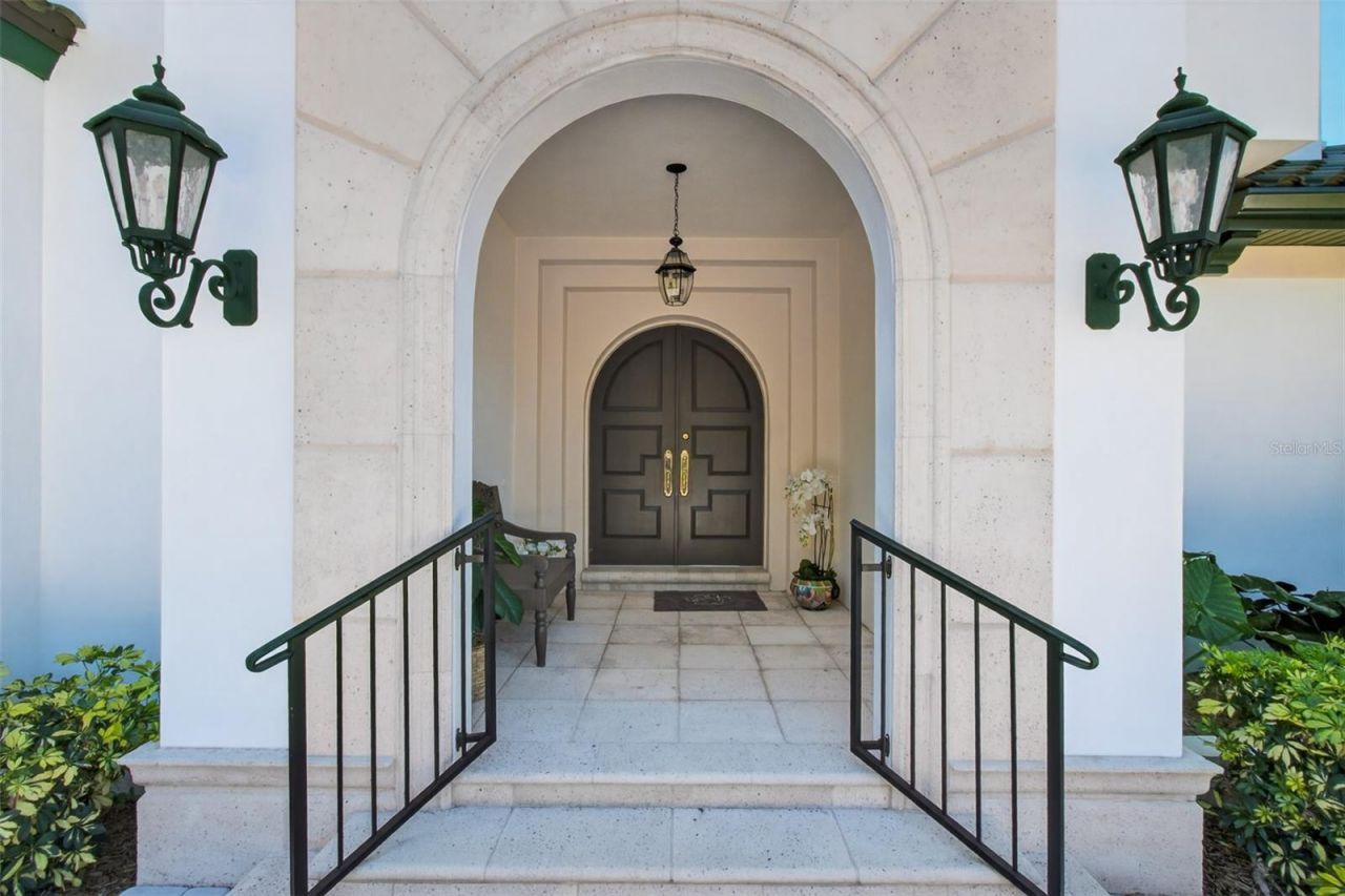 1100 Tortuga Circle Ne, Saint Petersburg, FL 33702 Photo