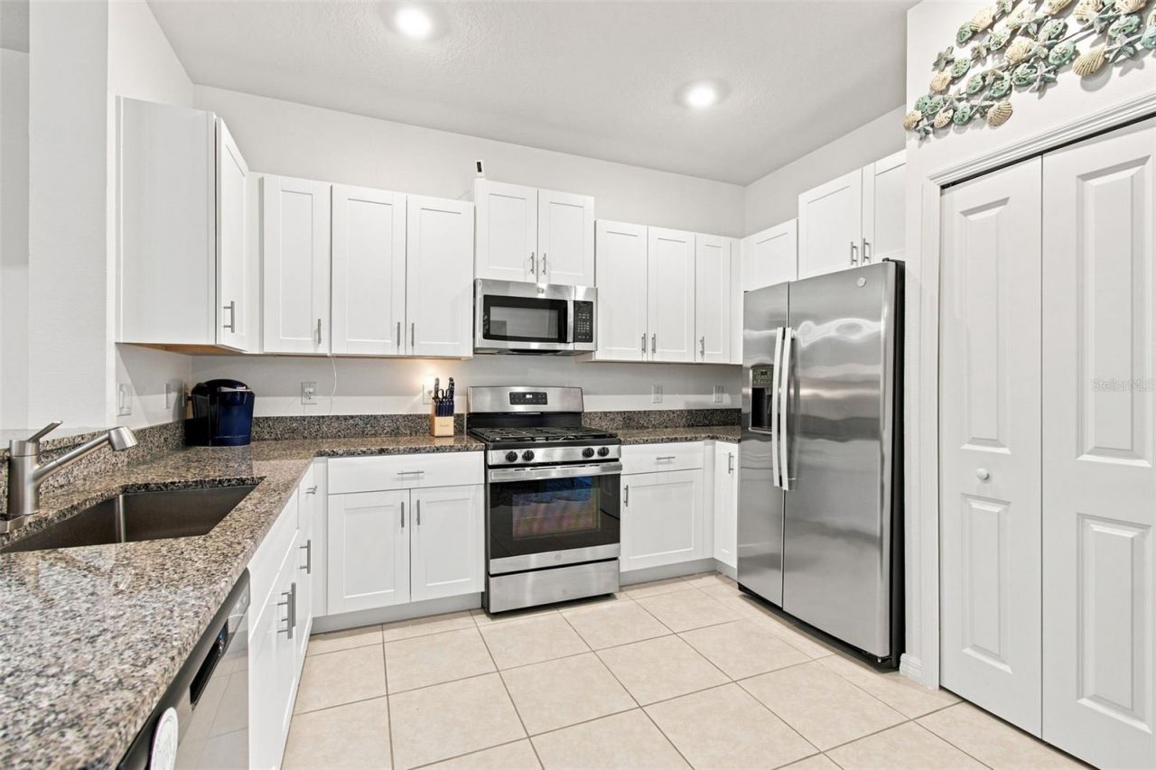 8217 Crescent Oaks Drive , New Port Richey, FL 34655 Photo