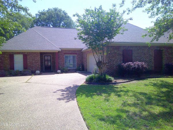 141 Creekside Drive, Canton, MS 39046