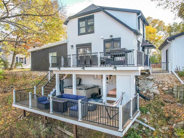 313 NE 3RD Avenue, Waverly, IA 50677