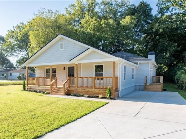 1068 Mclinden Avenue SE, Smyrna, GA 30080