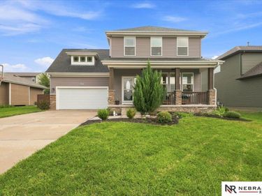 10212 Rosewater Parkway, Bennington, NE 68007