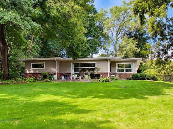 1001 Geneva Road , St. Charles, IL 60174