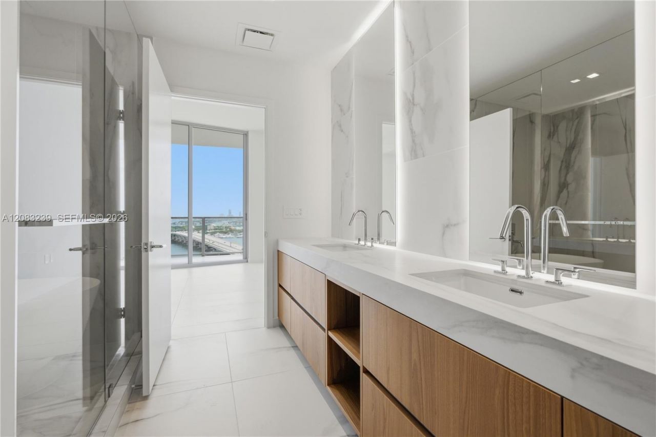1400 Biscayne Blvd , Unit 2104, Miami, FL 33132 Photo