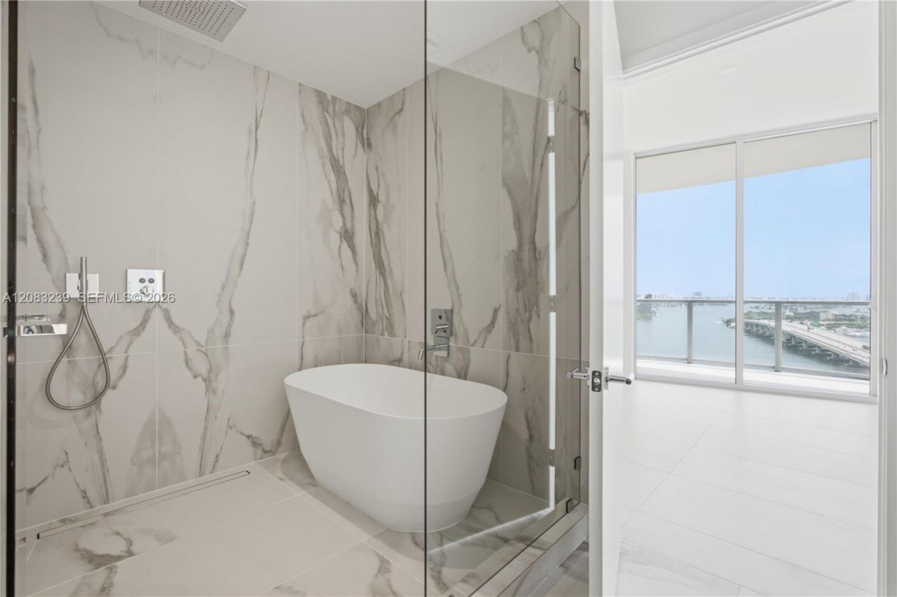 1400 Biscayne Blvd , Unit 2104, Miami, FL 33132 Photo