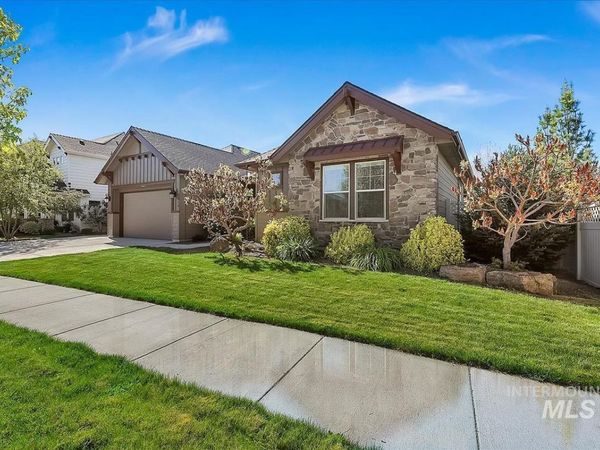 2916 W Tubac Dr, Meridian, ID 83646