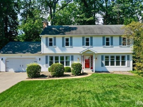 52061 Carriage Hills Drive, South Bend, IN 46635