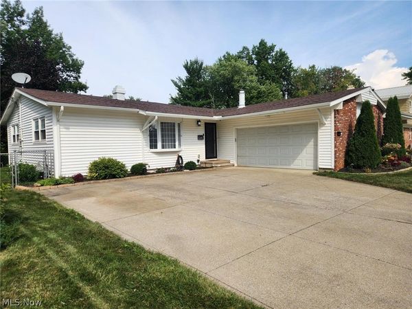 376 Wallace Drive , Berea, OH 44017