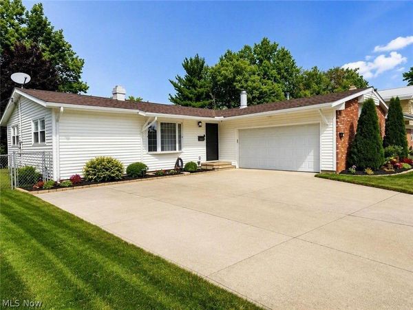 376 Wallace Drive, Berea, OH 44017