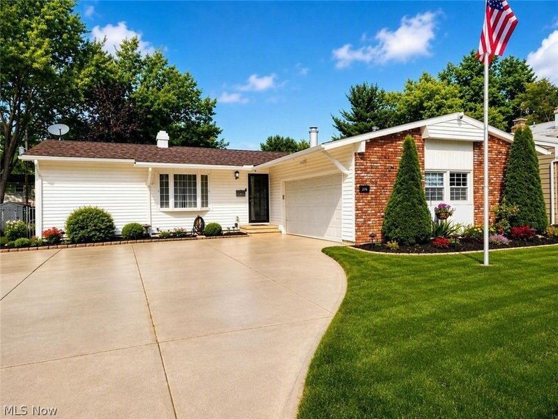 376 Wallace Drive, Berea, OH 44017 Photo 1