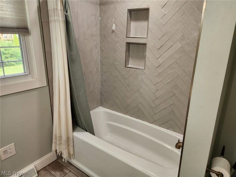 376 Wallace Drive, Berea, OH 44017 Photo 12