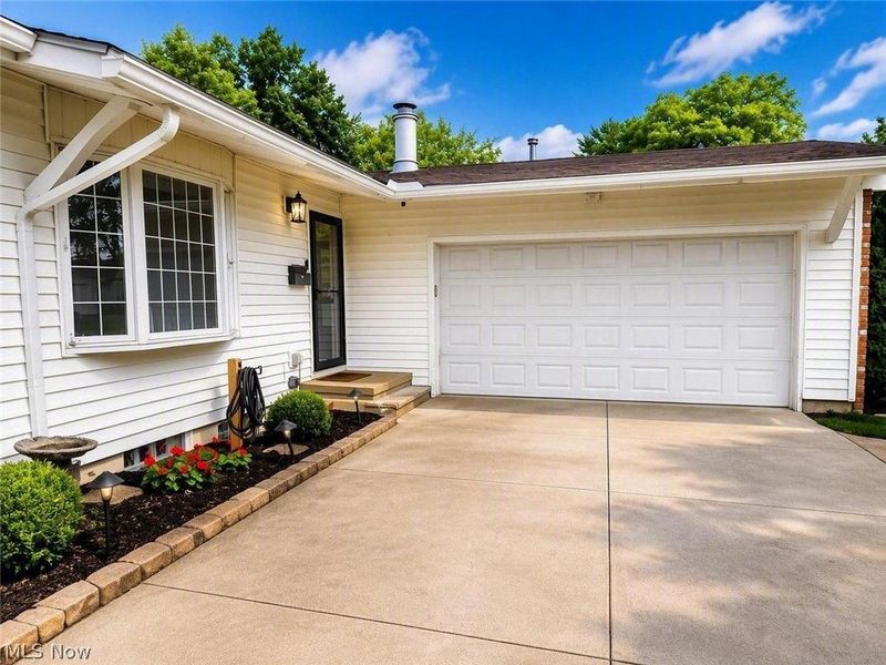 376 Wallace Drive, Berea, OH 44017 Photo 2