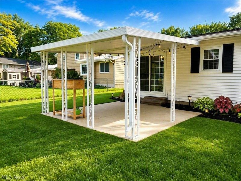 376 Wallace Drive, Berea, OH 44017 Photo 3