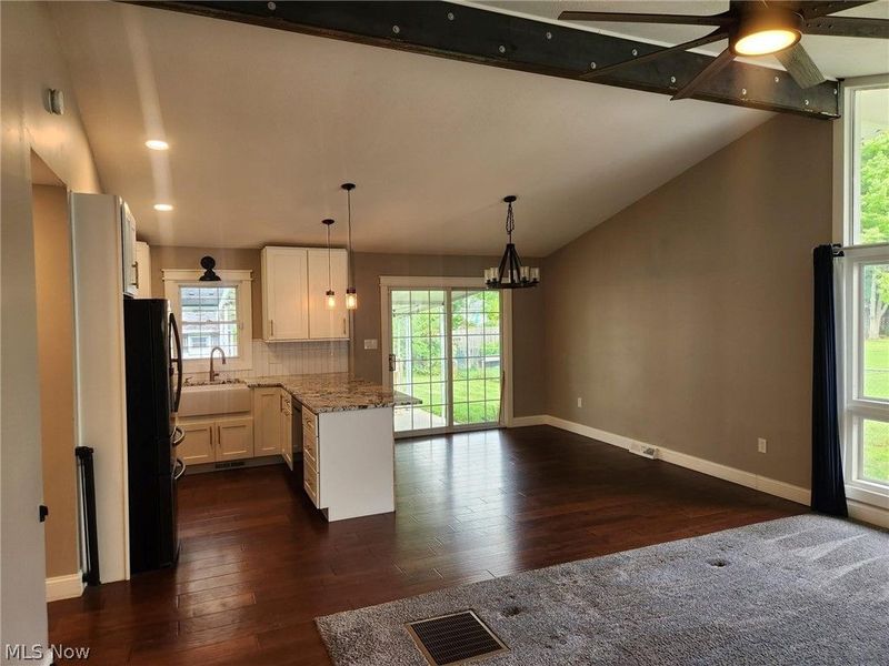 376 Wallace Drive, Berea, OH 44017 Photo 5