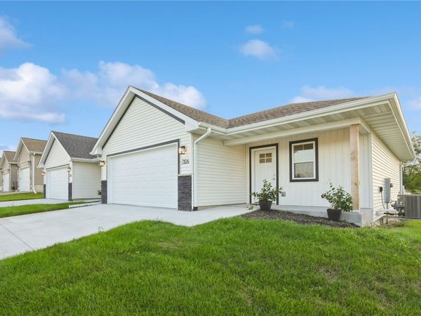 7104 Waterview Dr , Cedar Rapids, IA 52404