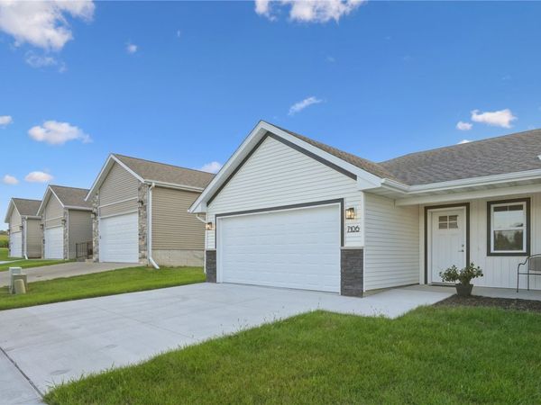 7106 Waterview Dr, Cedar Rapids, IA 52404