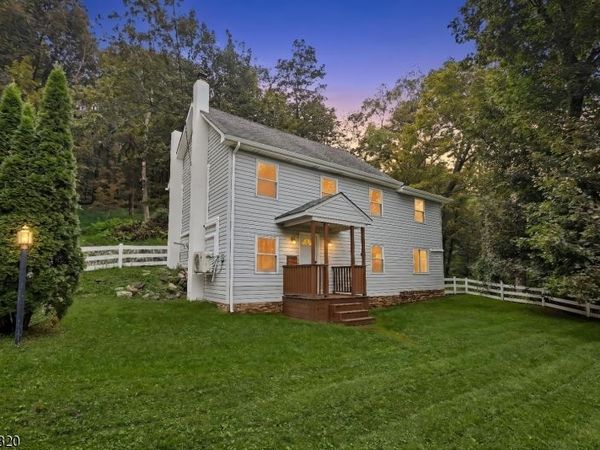 15 Cherry St, Newton, NJ 07860