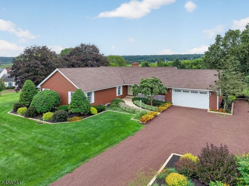 8 Meadowlark Way, East Amwell, NJ 08551 Main Photo