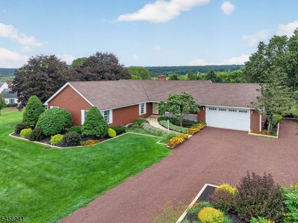8 Meadowlark Way, East Amwell, NJ 08551