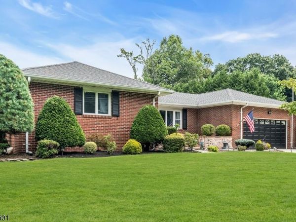 158 Hardenburg Ln, East Brunswick, NJ 08816