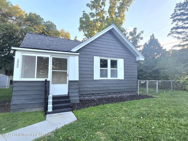 2805 W Washtenaw Street, Lansing, MI 48917