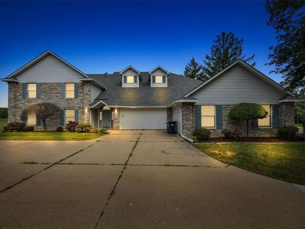 2301 Willowbrooke Lane , Iowa City, IA 52246