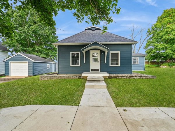 204 Ely Street , Walker, IA 52352