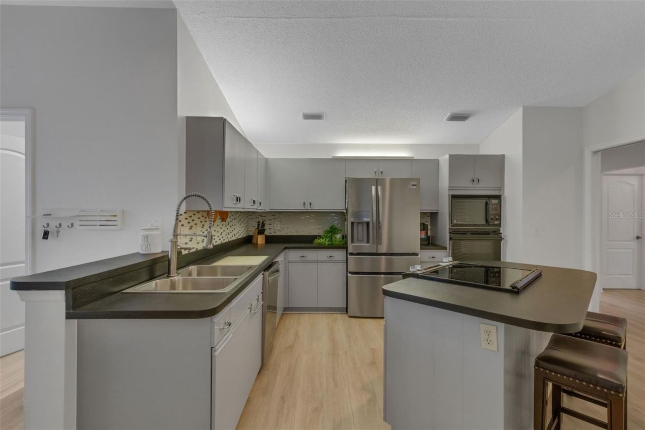 6104 Nicole Drive , Sarasota, FL 34243 Photo