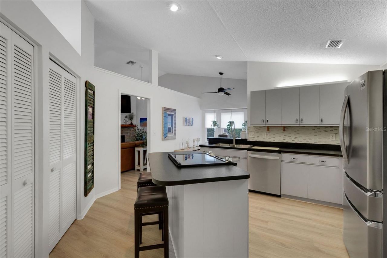 6104 Nicole Drive , Sarasota, FL 34243 Photo