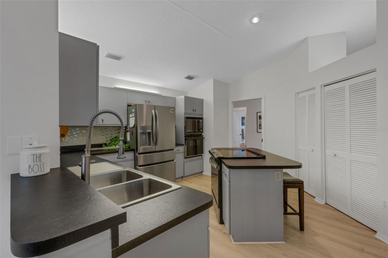 6104 Nicole Drive , Sarasota, FL 34243 Photo