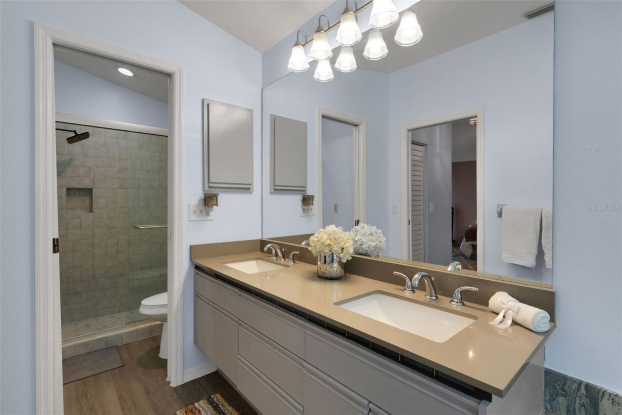 6104 Nicole Drive , Sarasota, FL 34243 Photo