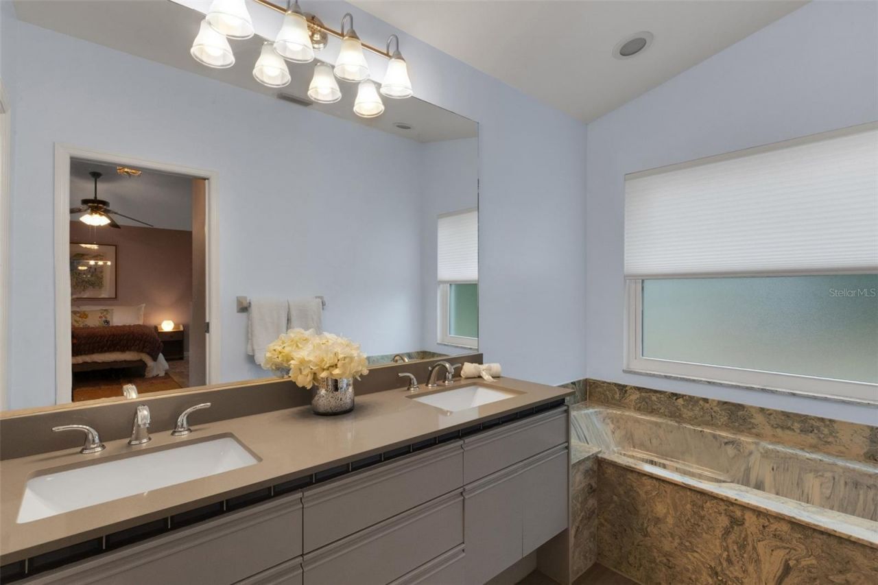 6104 Nicole Drive , Sarasota, FL 34243 Photo