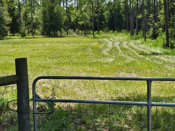 18505 HOLLOWAY LANE , DADE CITY, FL 33523