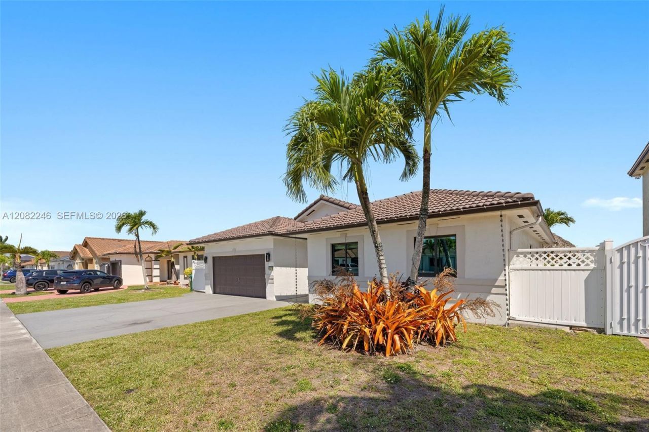 15979 SW 53rd Ter , Miami, FL 33185 Photo