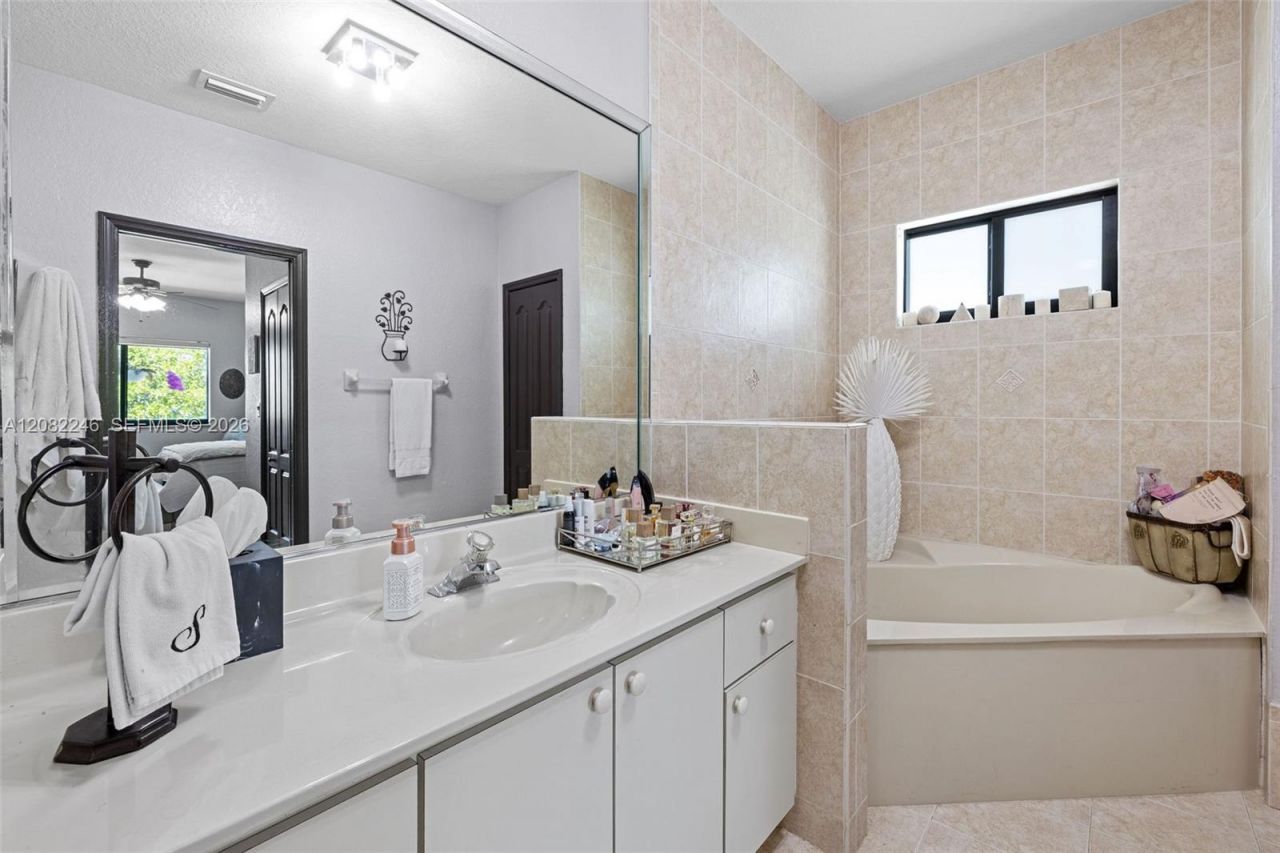 15979 SW 53rd Ter , Miami, FL 33185 Photo