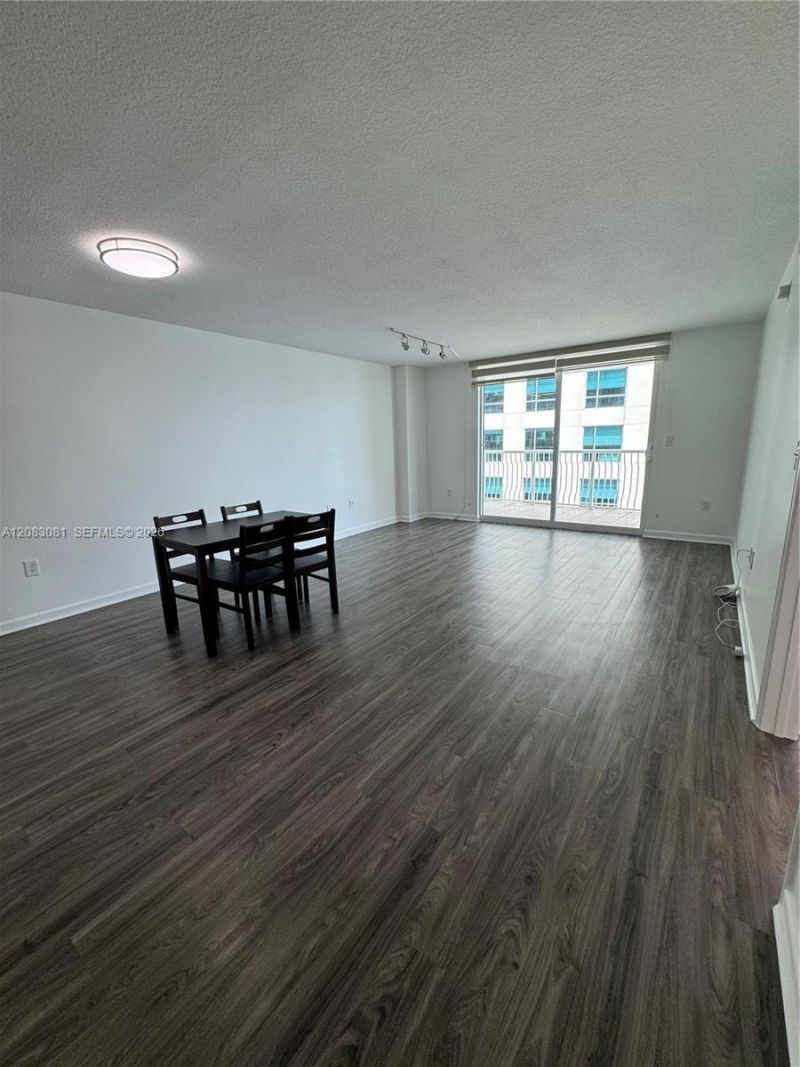 1200 Brickell Bay Dr, Unit 3206, Miami, FL 33131 Photo
