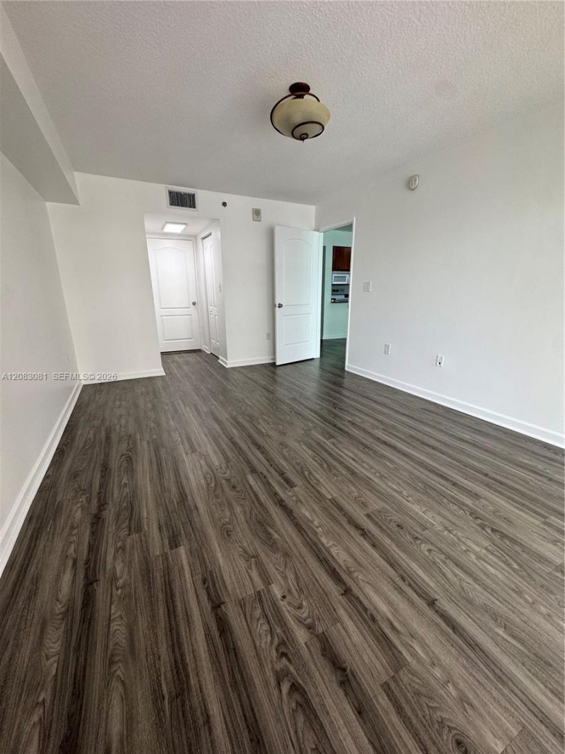 1200 Brickell Bay Dr, Unit 3206, Miami, FL 33131 Photo