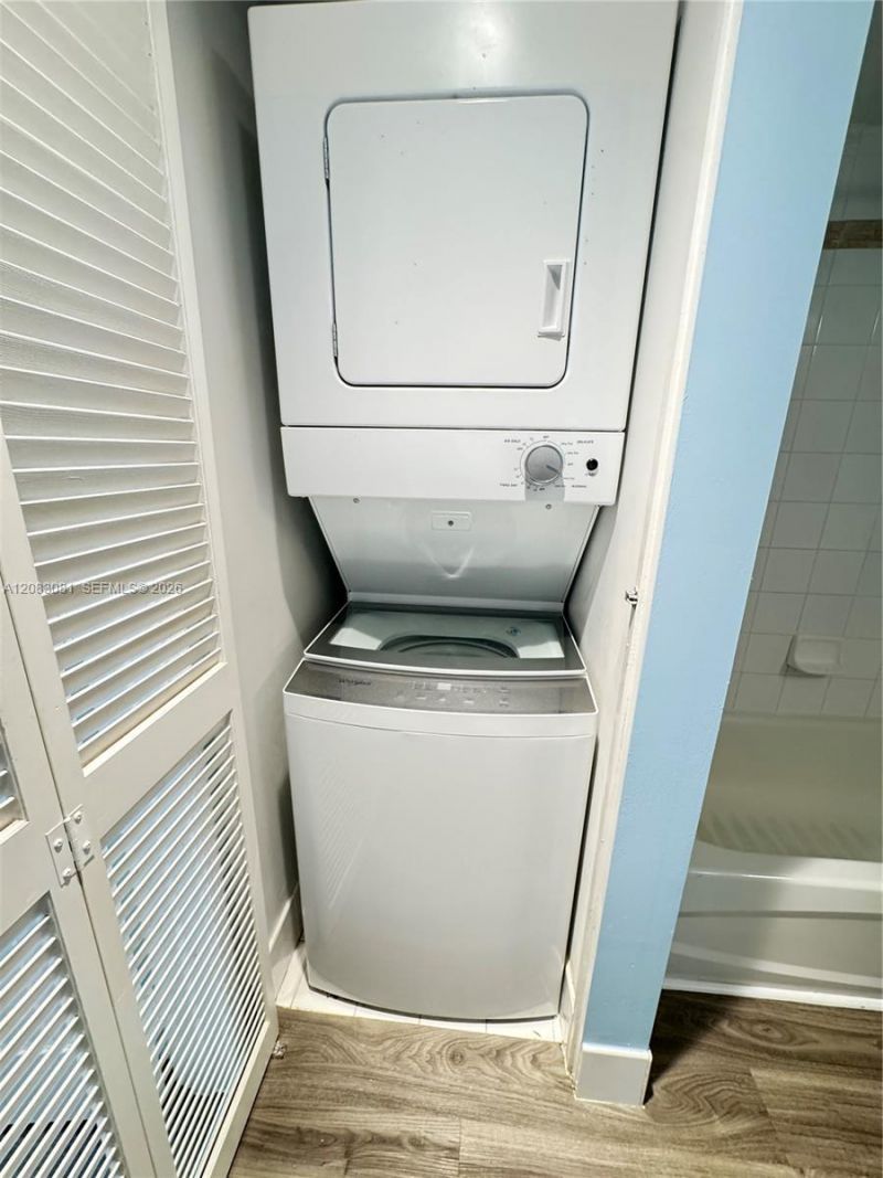 1200 Brickell Bay Dr, Unit 3206, Miami, FL 33131 Photo